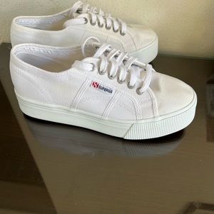 Unisex SUPERGA platform. Men 71/2 Woman 9